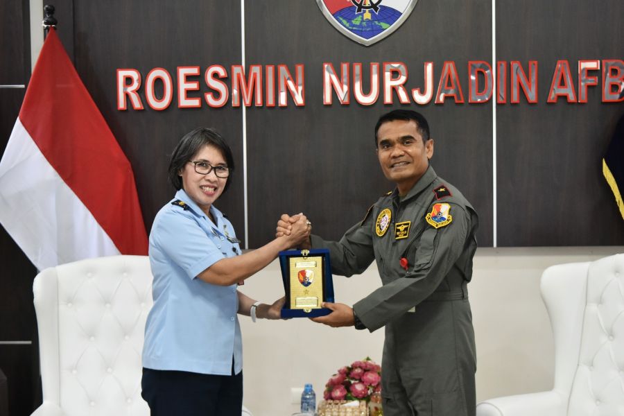 Otjen TNI Silaturahmi ke Lanud Roesmin Nurjadin