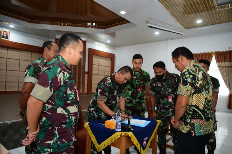 Panda Lanud Roesmin Nurjadin Bersama Orang Tua Casis Tandatangani Pakta Integritas