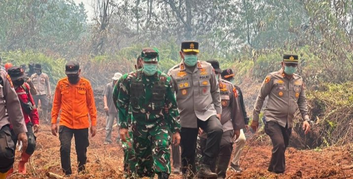Pangdam XIX/Tuanku Tambusai Tinjau Langsung Karhutla di Kerumutan