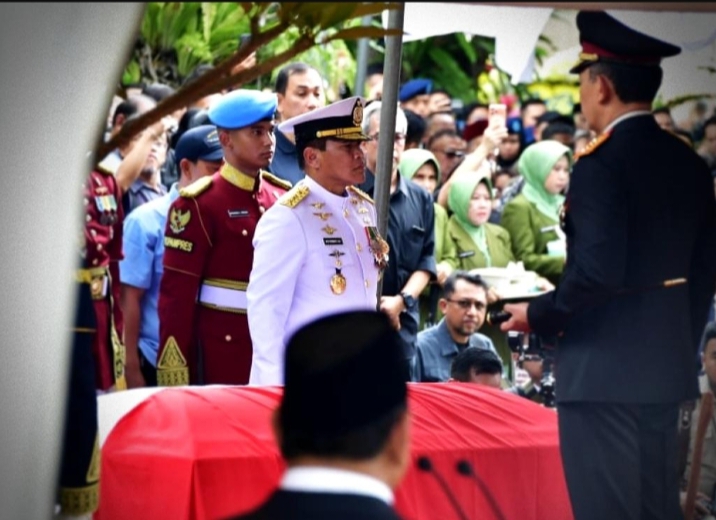 Penghormatan Terakhir, KASAL antar Wakil Presiden RI KE-6 menuju Peristirahatan Terakhir