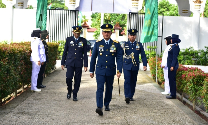 Peringati HUT ke-80 TNI Danlanud RSN Pimpin Ziarah Nasional di TMP Kusuma Dharma Pekanbaru