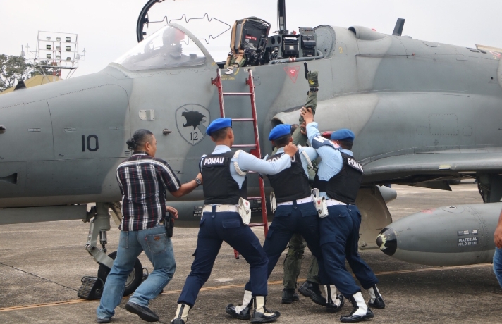 Pesawat Hawk Skadron 12 Paksa Pesawat Asing Mendarat, Tegaskan Kesiapsiagaan Jaga Kedaulatan Udara