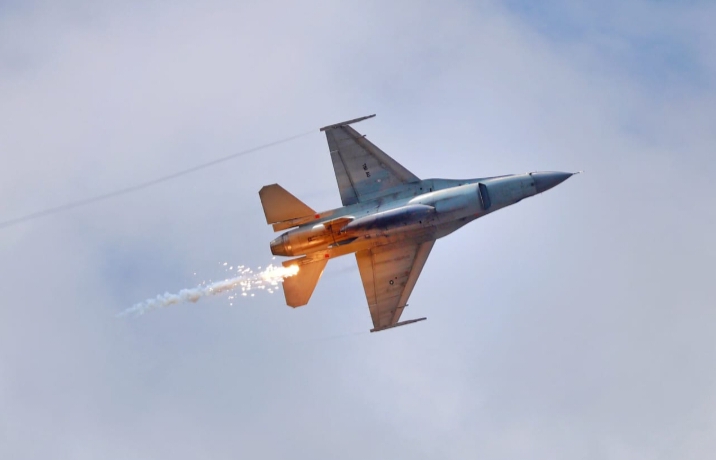 Pesawat Tempur F-16 dari Lanud Roesmin Nurjadin Gemparkan Tapanuli Utara