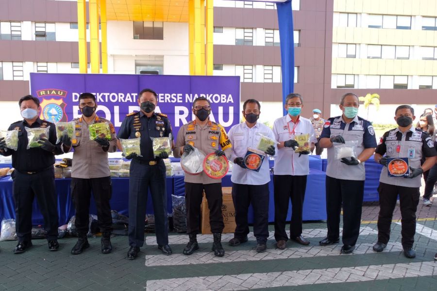Polda Riau Serta Bea Cukai dan Kanwil Kemenkumham Ungkap 117 Kilo Sabu dan Ribuan Ekstasi