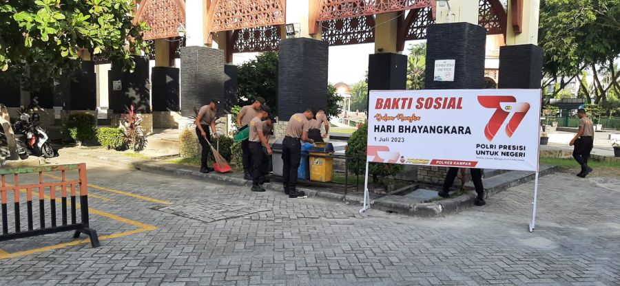 Polres Kampar Gelar Bakti Sosial Religi, Lakukan Goro di Masjid Islamic Center