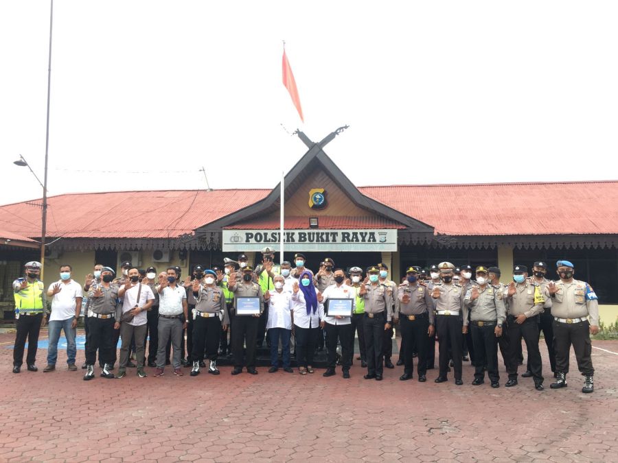 Polsek Bukit Raya Menerima Penghargaan Dari LBP2AR, Dimana Perempuan dan Anak Sebagai Korban