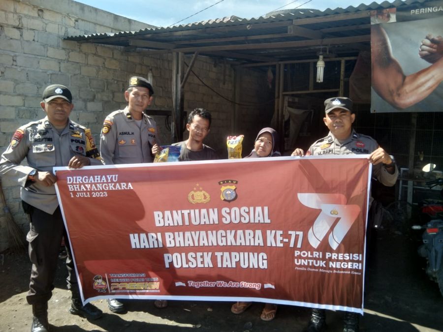 Polsek Tapung Beri Bantuan Sembako Dalam Rangka Hari Bhayangkara ke-77