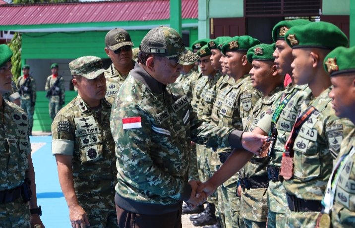 Profesionalisme Prajurit Jadi Penekanan Menhan RI Saat Kunjungi Yonif TP 898/PC