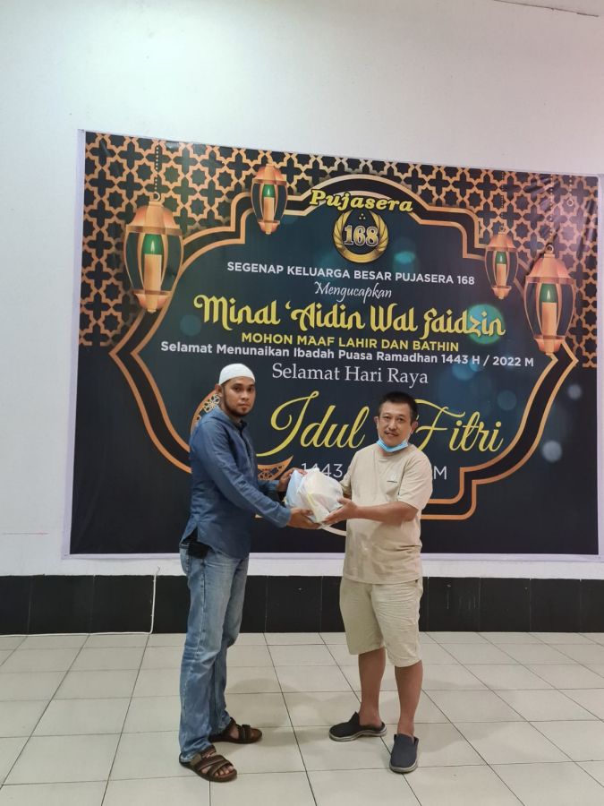 Pujasera 168 Berbagi Berkah dengan Warga Sekitar