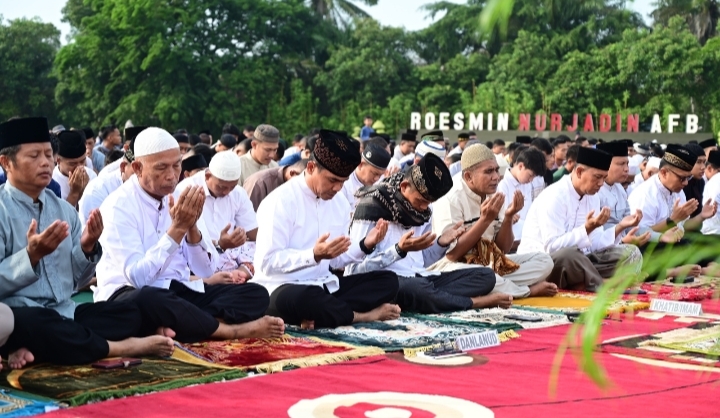 Ratusan Jamaah Lanud Roesmin Nurjadin Laksanakan Shalat Idul Adha 1445 H/2024 M di Apron Base Ops