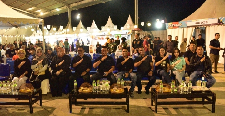 Rintik Hujan Tak Halangi Konser Menyambut Hari Bakti di Lanud Roesmin Nurjadin