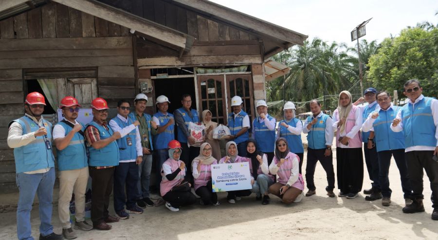 Sambut Hari Listrik Nasional, PLN MCTN Terangi Warga Sebangar melalui program Light Up The Dream