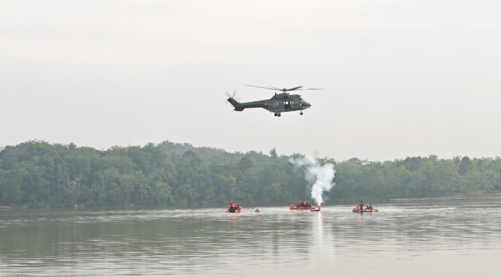 SAR Lanud Roesmin Nurjadin Selamatkan Pilot Pesawat Tempur dengan Teknik Hoist