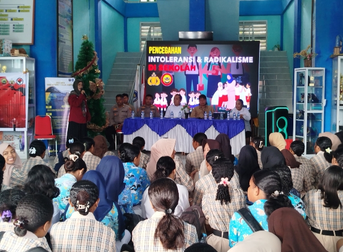 Satgaswil Papua Barat Densus 88 Gelar Sosialisasi di SMAN 1 Raja Ampat