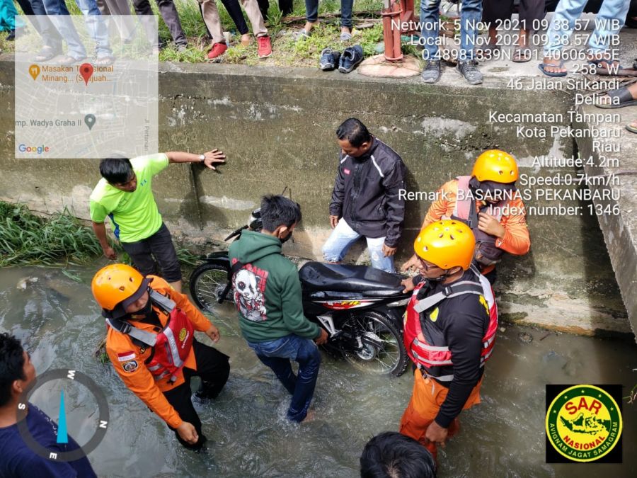 Satu Keluarga di Riau Terjebak Banjir