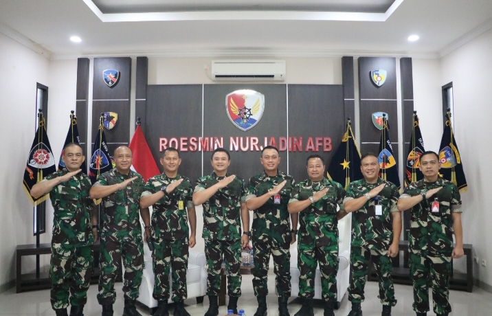 Staf Ahli Panglima TNI Kunjungi Lanud Roesmin Nurjadin dan Lanal Dumai