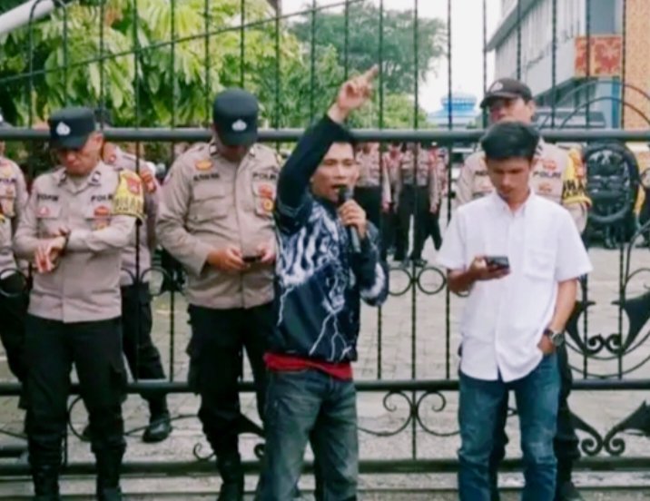 Tak Gentar Hadapi Mafia BBM, LSM BERANTAS Desak Kapolda Riau Tindak Tegas Gudang Ilegal di Tenayan