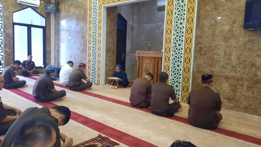  Pegawai Kejati Riau Ikuti Tausiyah Ba'da Dzuhur yang Disampaikan Ust Chairul Ihkwan, SAg