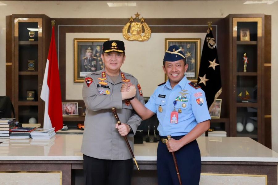 Terkejut, Danlanud RSN Dilepas Kapolda Riau Dengan Arakan Mobil Baracuda
