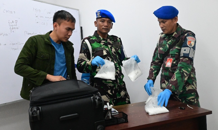 Tim Gabungan Avsec dan Lanud RSN Gagalkan Penyelundupan Hampir 1 Kg Sabu di Bandara SSK II