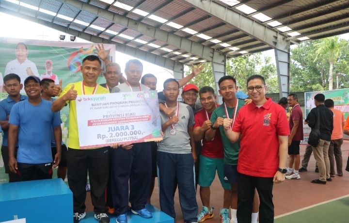 Tim Tenis Lapangan Lanud Roesmin Nurjadin Sabet Juara III Turnamen Tenis HUT ke-67 Provinsi Riau