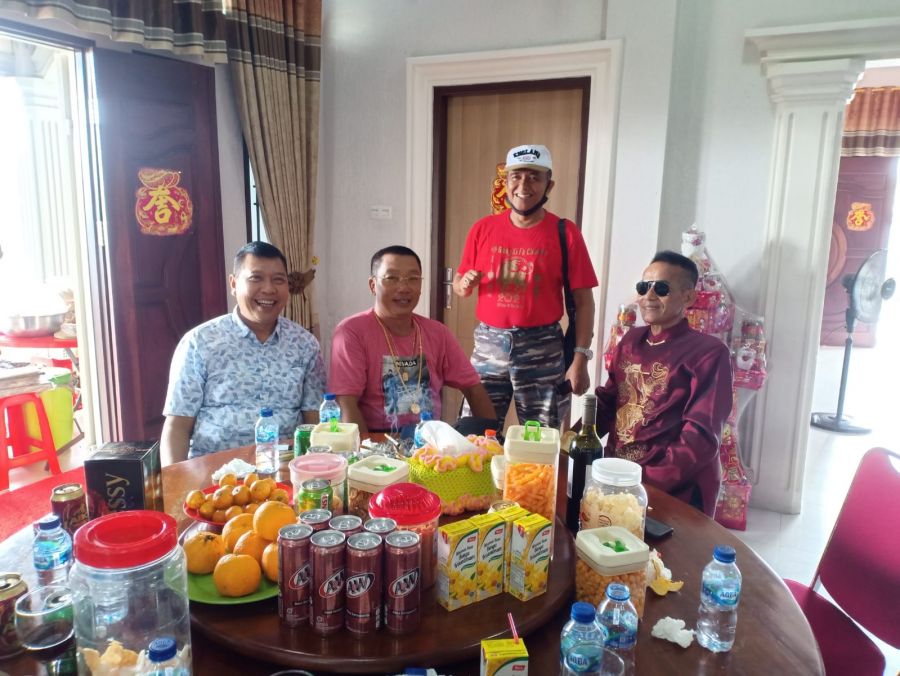 Tradisi Imlek, Apeng Tokoh Agama Budha Adakan Open House di Rumahnya