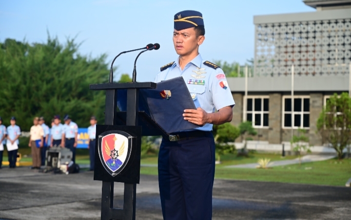 Upacara Bendera Mingguan di Lanud Roesmin Nurjadin