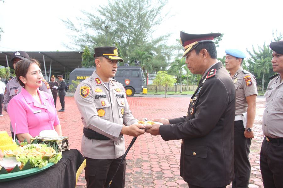 Upacara Laporan Kenaikan Pangkat TMT 1 Juli 2023 dan Wisuda Purnabakti Personil Polres Bengkalis