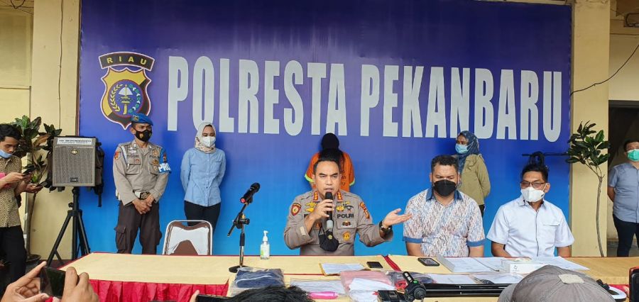 Wanita Cantik Ini, Nekat Live Bugil Demi Uang 3 Juta
