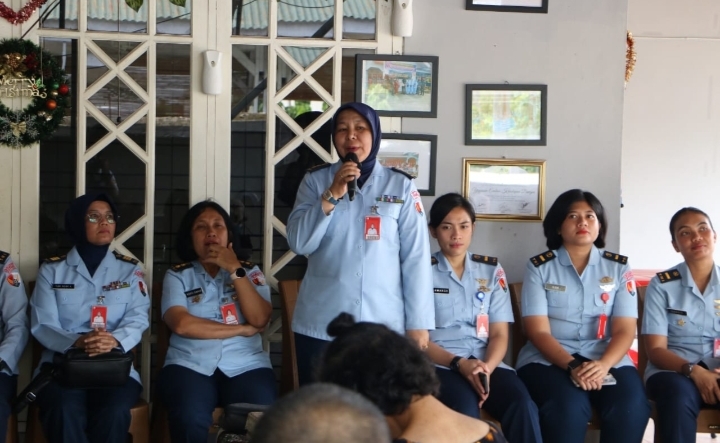 Wara Lanud Roesmin Nurjadin Kunjungi Panti Jompo Yayasan Embun Kehidupan Bangsa