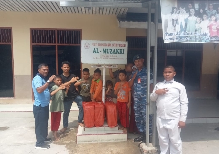 Wujud Kepedulian dan Kebersamaan Lanud Roesmin Nurjadin laksanakan Progam Jum'at Berkah