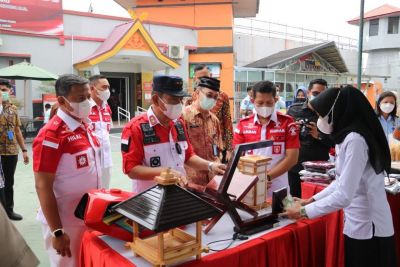 Kakanwil Kemenkumham Riau Borong Hasil Karya WBP Untuk Membantu Pelaku UMKM
